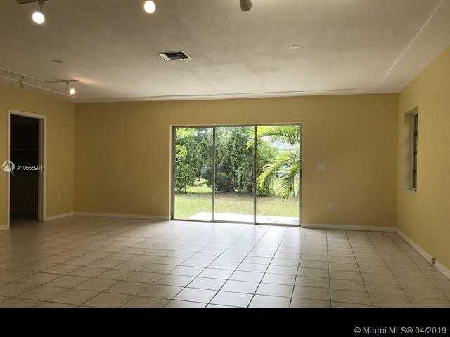 948 NW 9th Ct - Photo 3 of 12