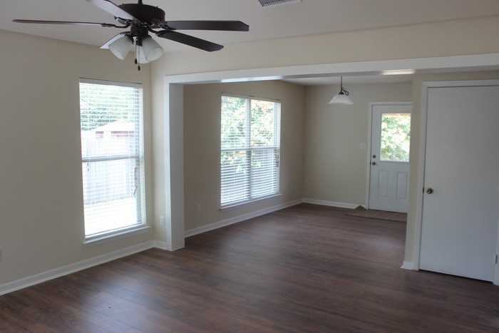 501 N Lampasas St - Photo 2 of 15
