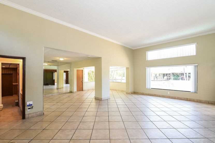 2531 Ne 199th St - Photo 3 of 19