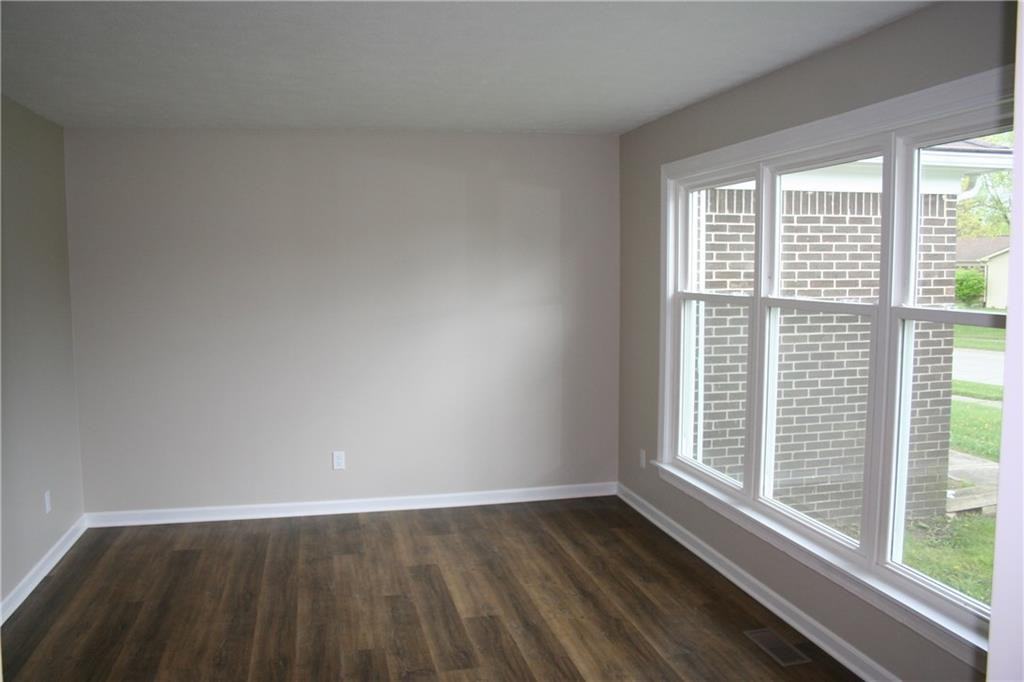 11701 Cameron Dr - Photo 2 of 11