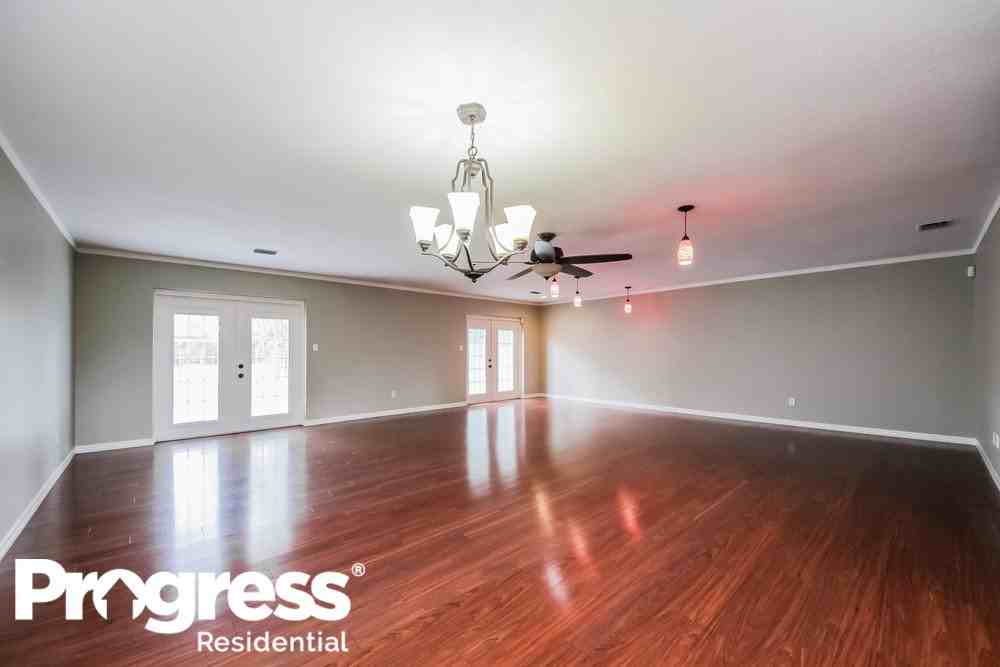 10031 Garrison Ln - Photo 3 of 16