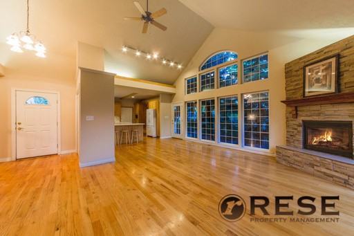 644 E 2100 N - Photo 2 of 10