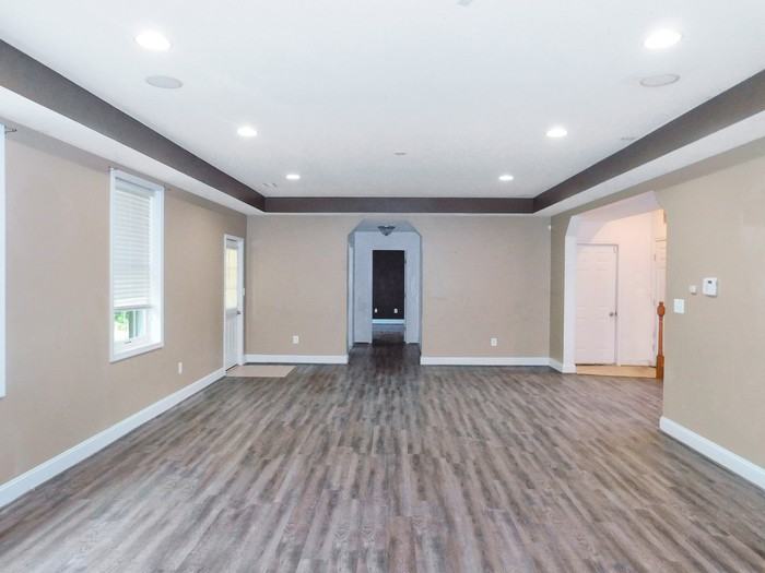 5940 Gary Dr - Photo 3 of 19