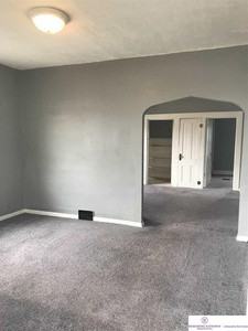 1915 S 11th St - Photo 3 of 9