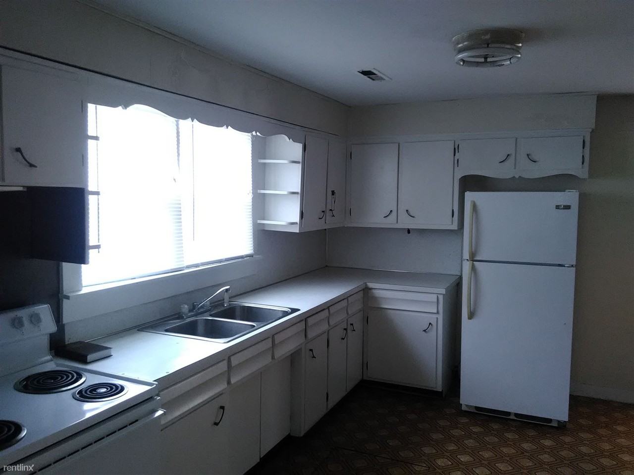 1310 Ford Rd - Photo 3 of 10