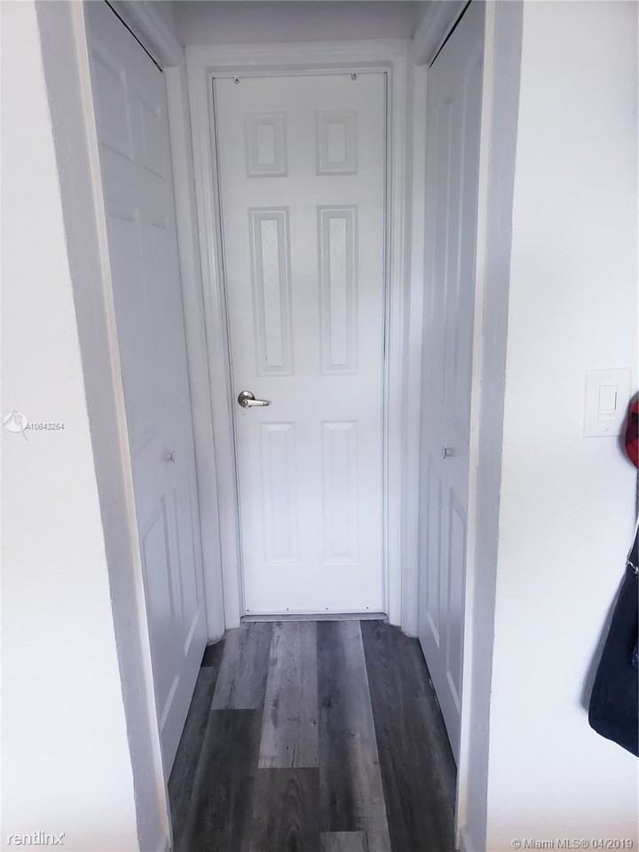 20201 NE 29th Ct #D336 - Photo 3 of 19