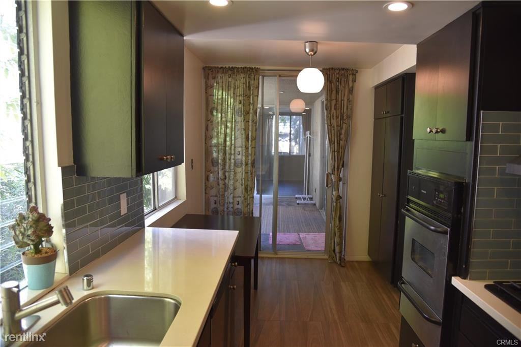 211 S Wilson Ave - Photo 2 of 10