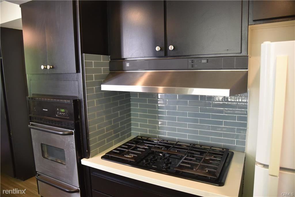 211 S Wilson Ave - Photo 3 of 10