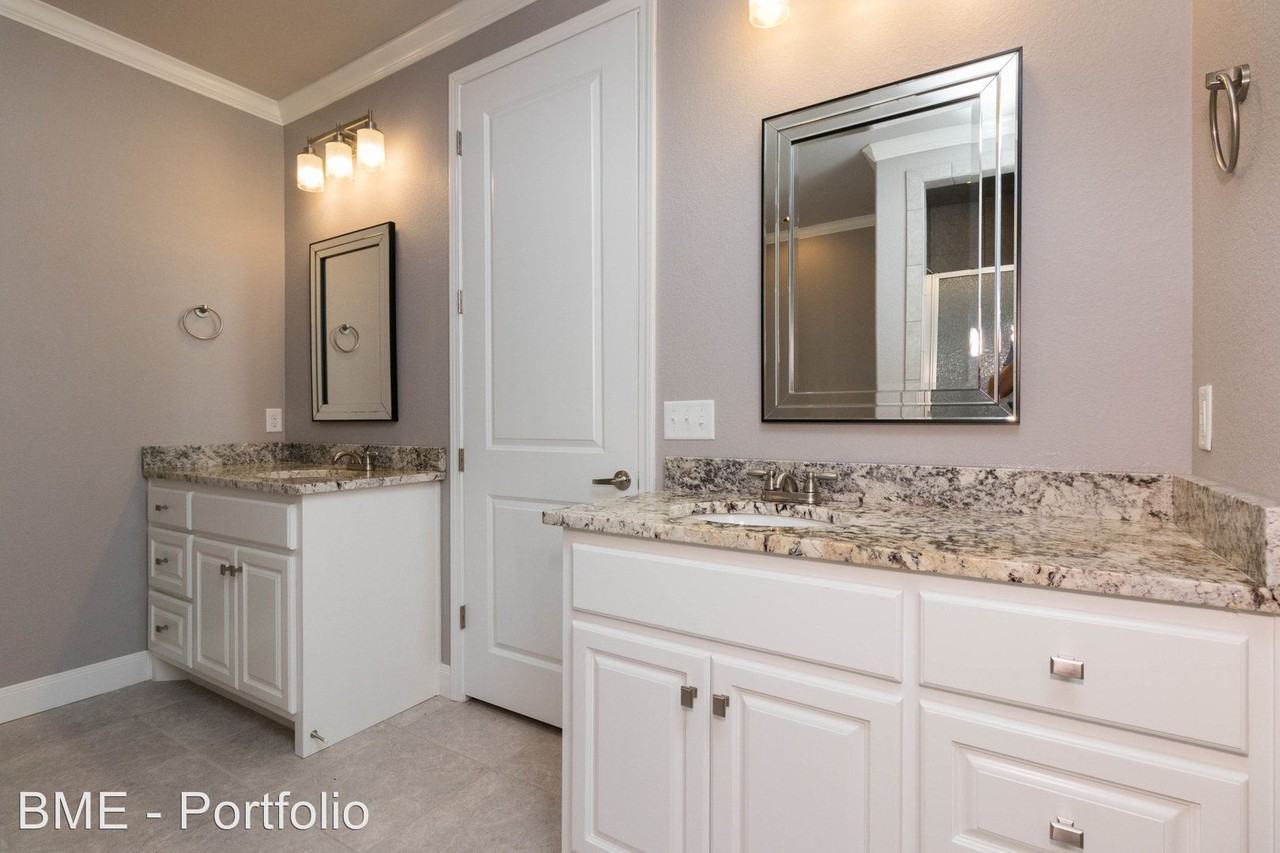 7408 Mosley St - Photo 3 of 5