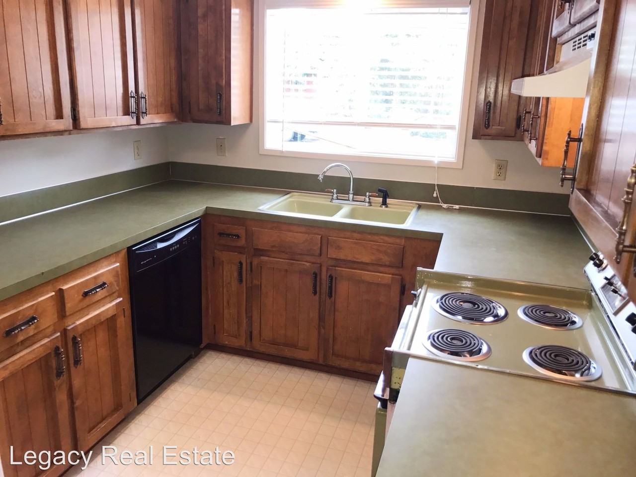 4703 Whitman Circle NE/4424 47th Ave - Photo 2 of 15