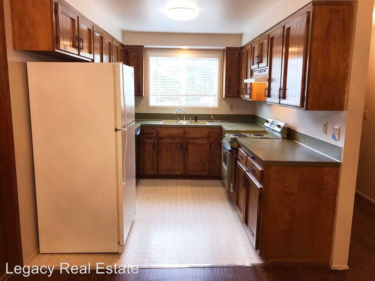 4703 Whitman Circle NE/4424 47th Ave - Photo 3 of 15