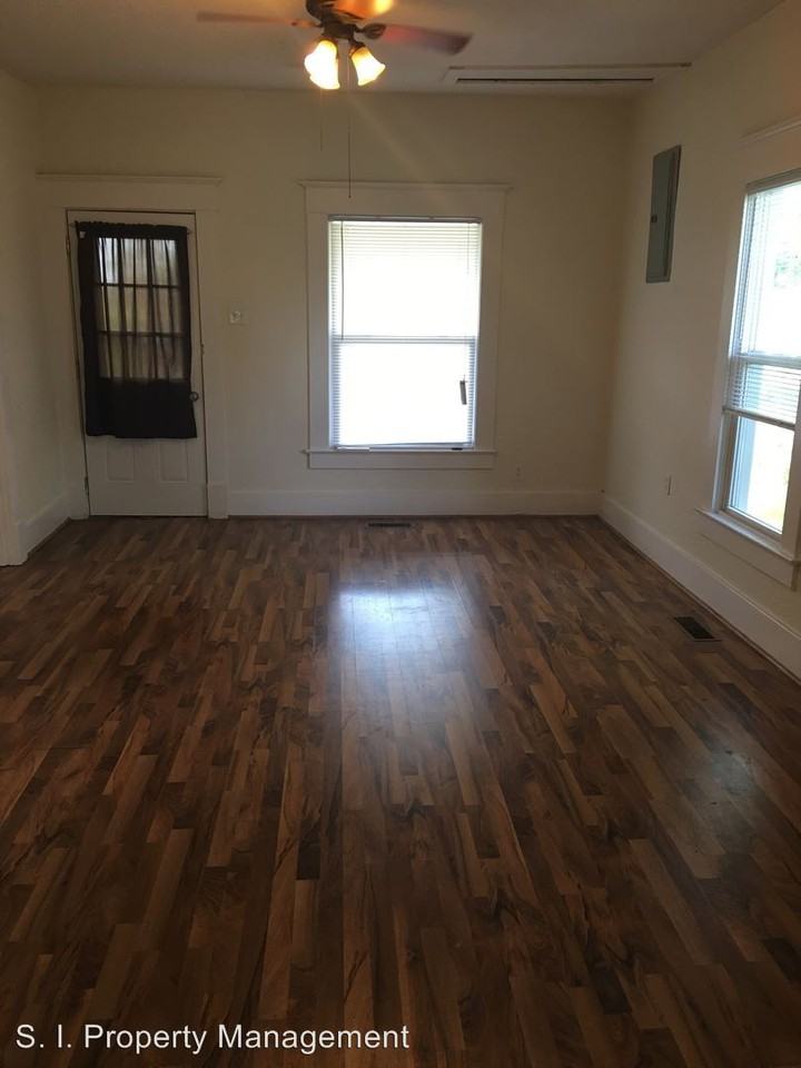 318 S Walnut St - Photo 3 of 14