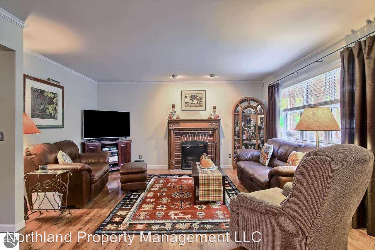 683 W Broadway - Photo 2 of 8