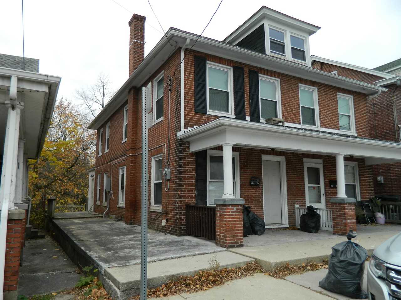 40 N Poplar St, Elizabethtown, PA 17022 3 Bedroom Apartment for Rent