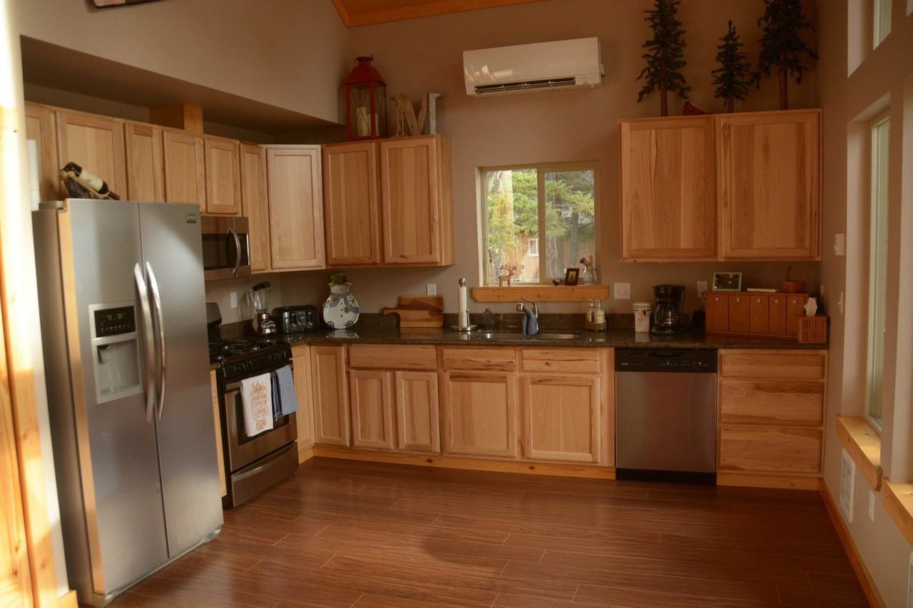 490 Tamarack Dr - Photo 3 of 7