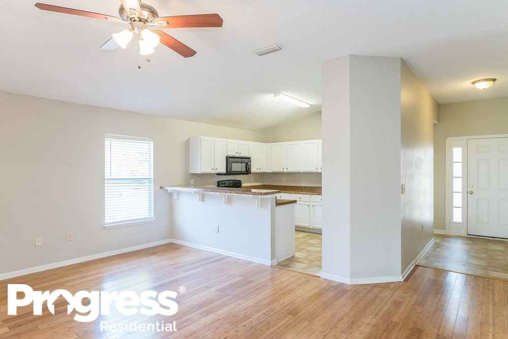 584 Chancellor Dr E - Photo 3 of 15