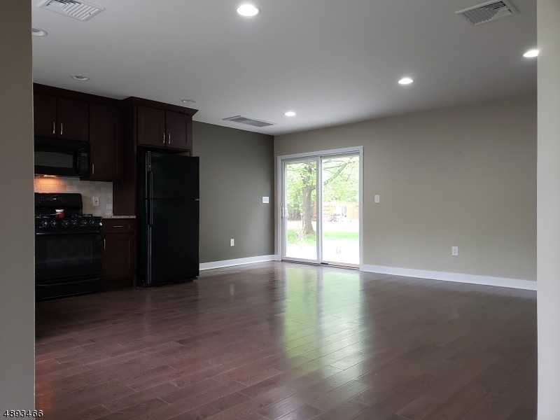 126 Mack St - Photo 3 of 18