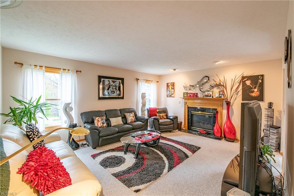 5147 Abigail Dr - Photo 2 of 28