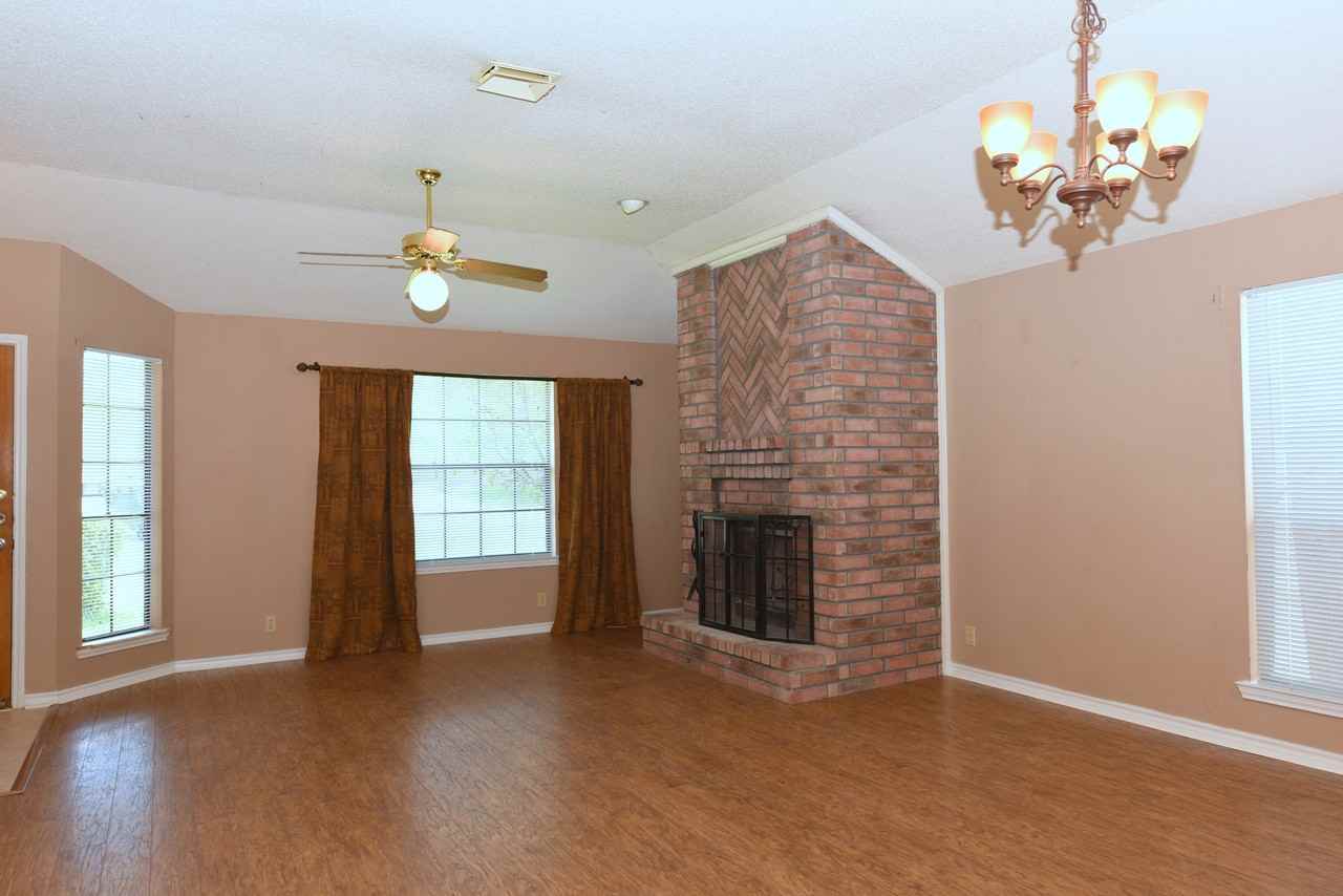 1149 Lago Vista St - Photo 2 of 19