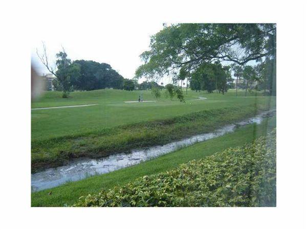 3151 S Palm Aire Dr - Photo 3 of 19