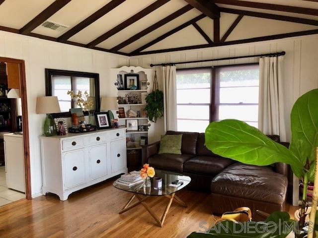 530 Sea Ln - Photo 3 of 12