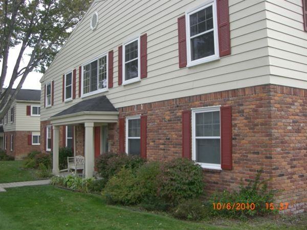 835 W Maple Rd - Photo 2 of 11