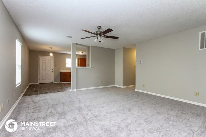 10816 Woods Dr - Photo 2 of 15