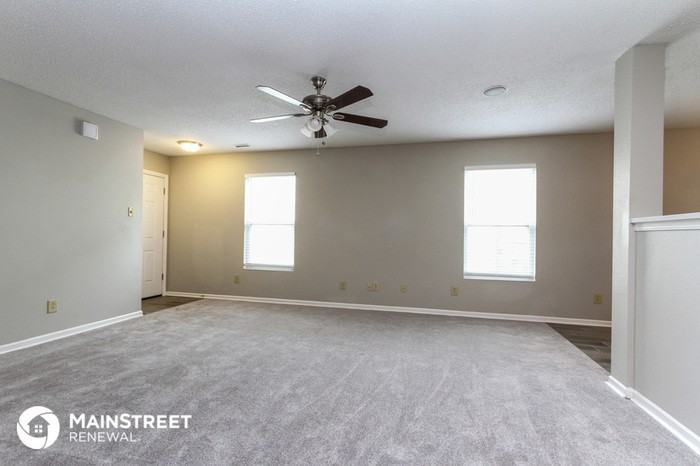 10816 Woods Dr - Photo 3 of 15