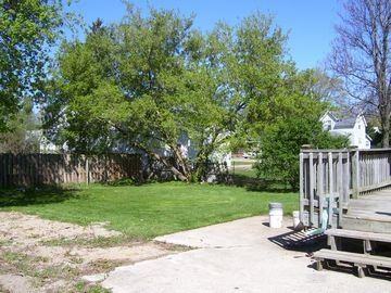 809 Pleasant St - Photo 2 of 5