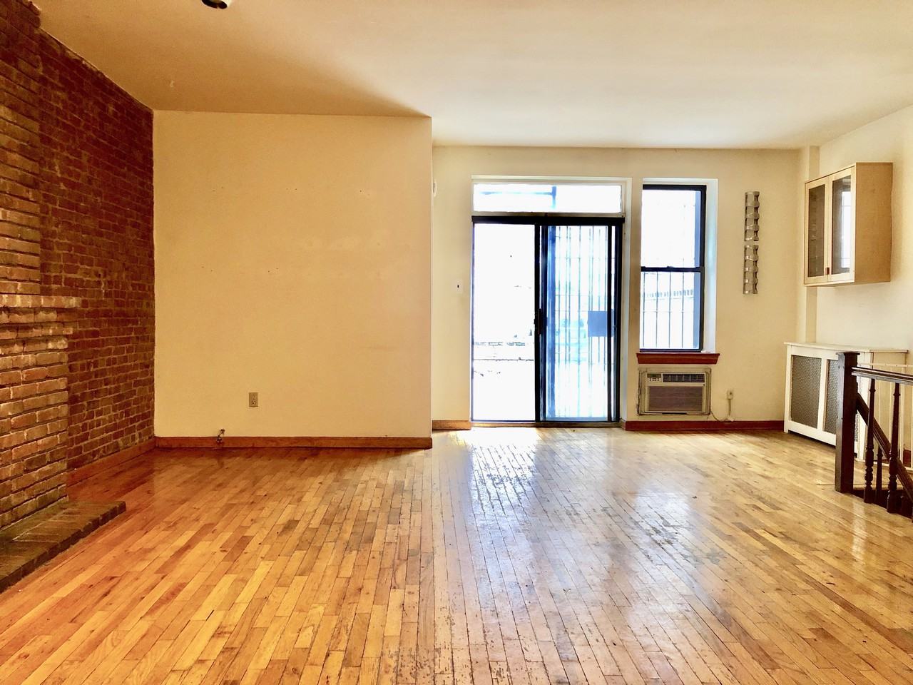 W 73rd St & Columbus Ave