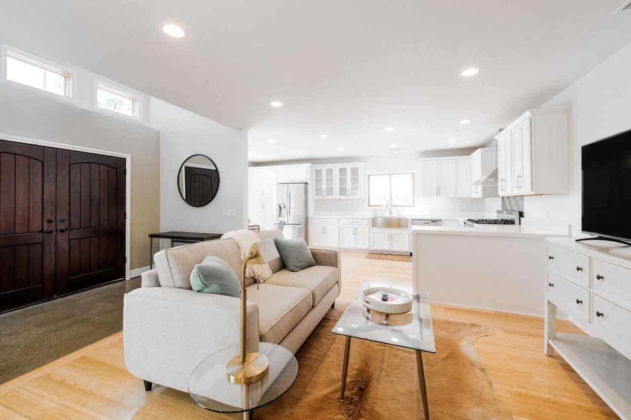 Bright Silver Lake home with paved backyard Apartments in Los Angeles