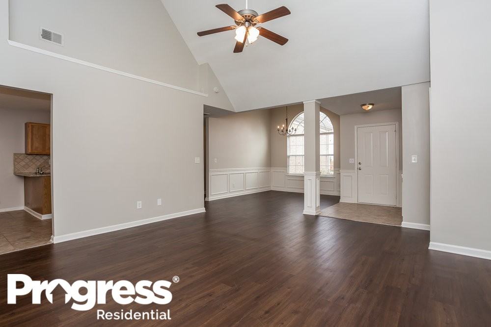 1577 Queen Elizabeth Dr - Photo 2 of 15