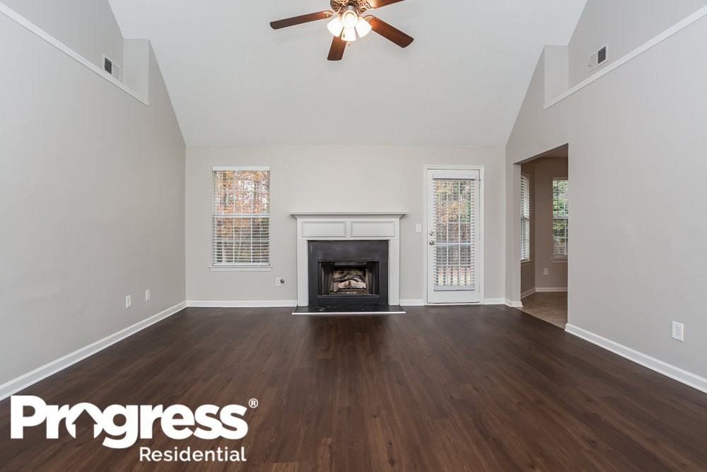 1577 Queen Elizabeth Dr - Photo 3 of 15