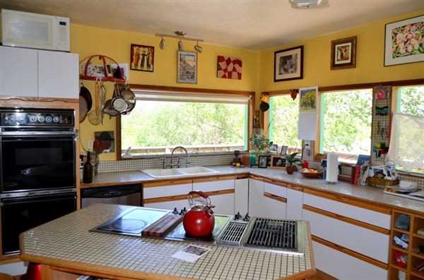 502 E 10th St - Photo 3 of 10