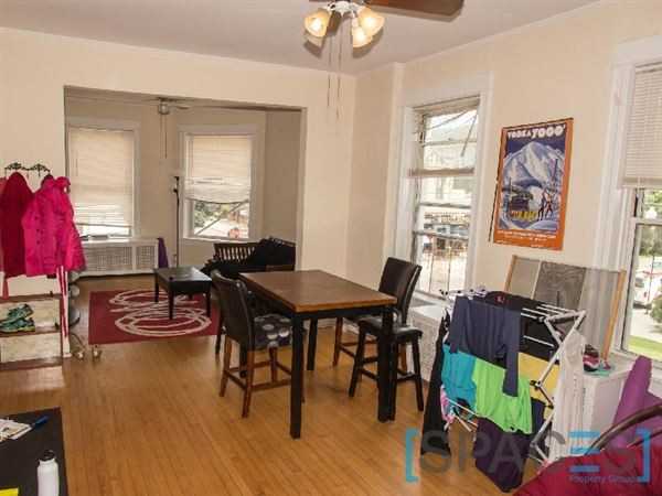 3334 N Southport Ave - Photo 3 of 12