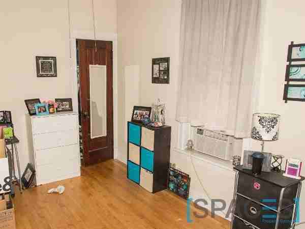 3334 N Southport Ave - Photo 2 of 12