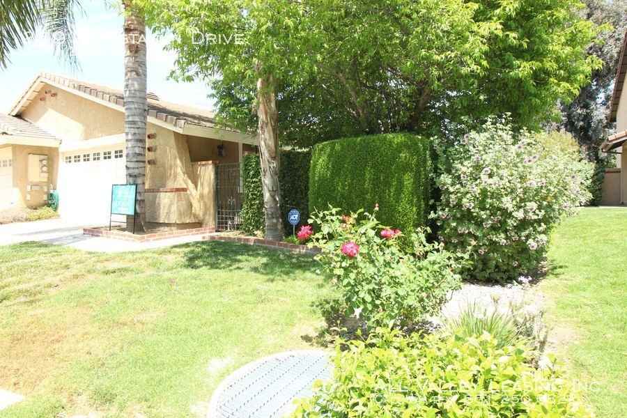 25916 Estaban Dr - Photo 2 of 36