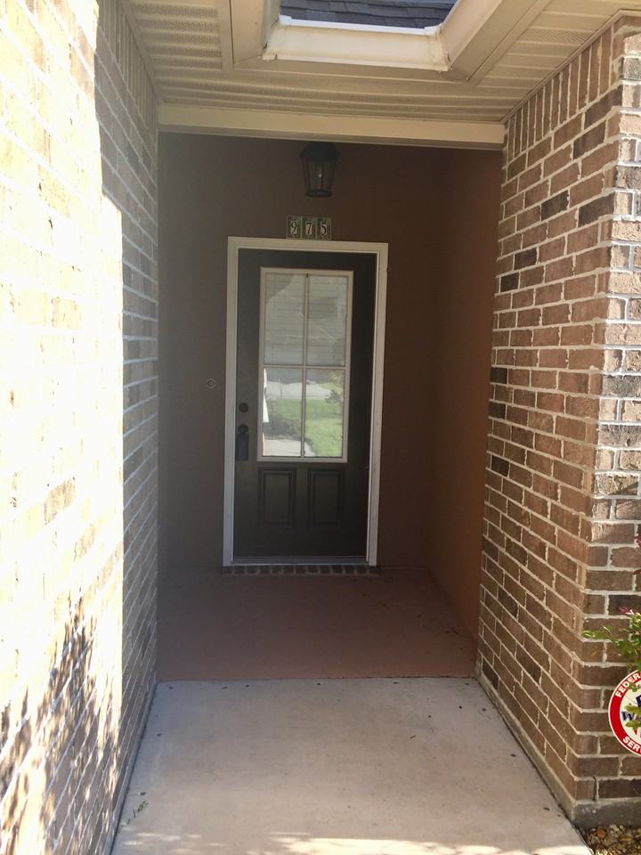 975 Woodsprings Ct - Photo 2 of 18