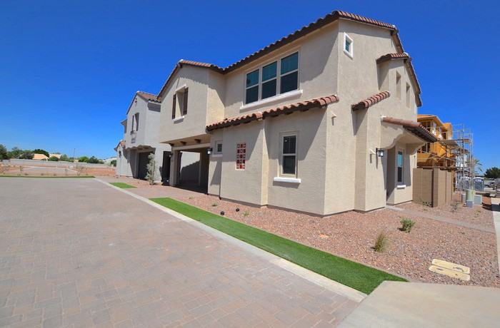 688 N Abalone Dr - Photo 2 of 19