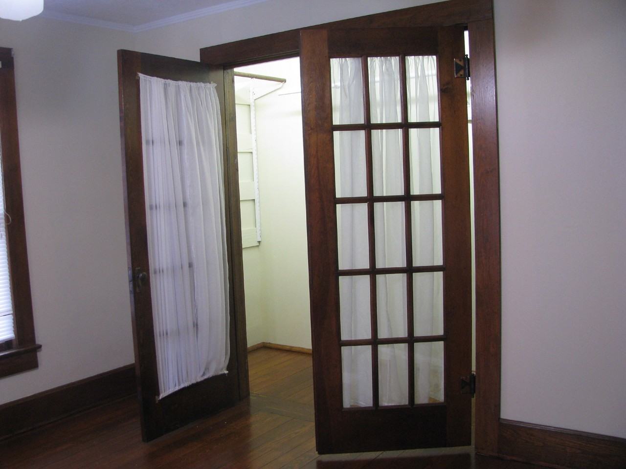 710 E Adams St - Photo 2 of 6