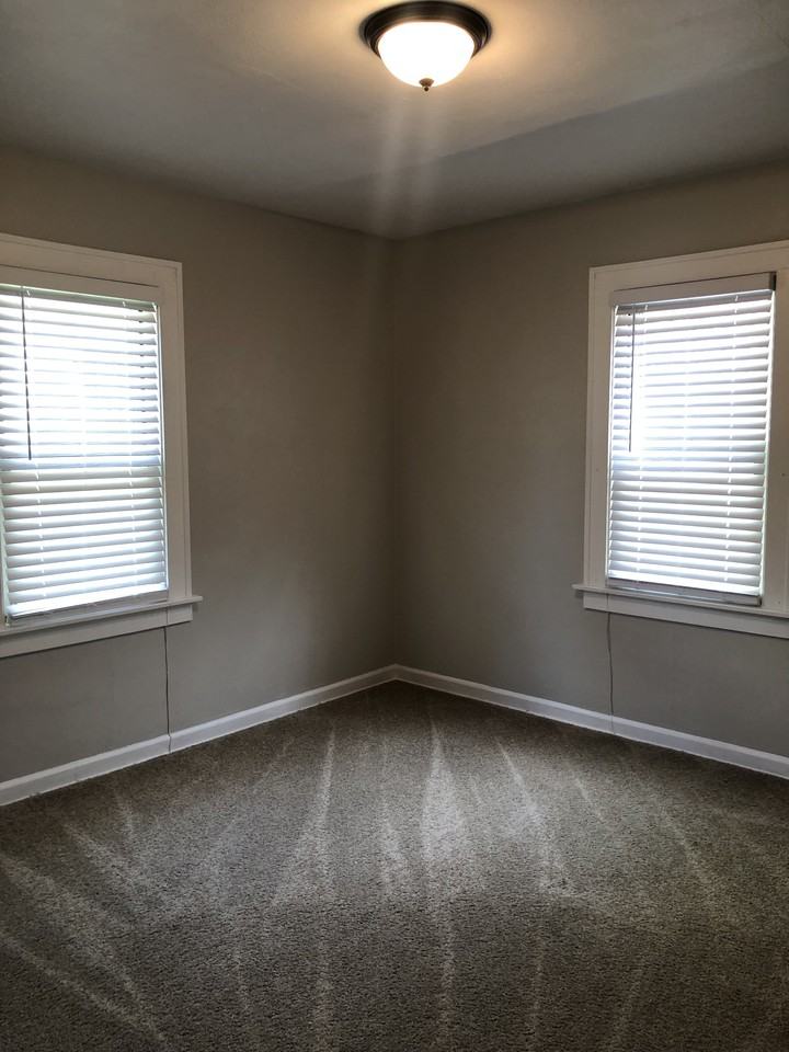 2200 Kensington Dr - Photo 2 of 9