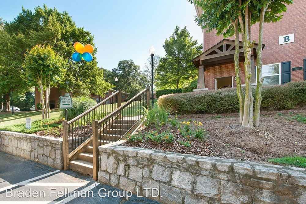 1800 Memorial Dr - Photo 3 of 10