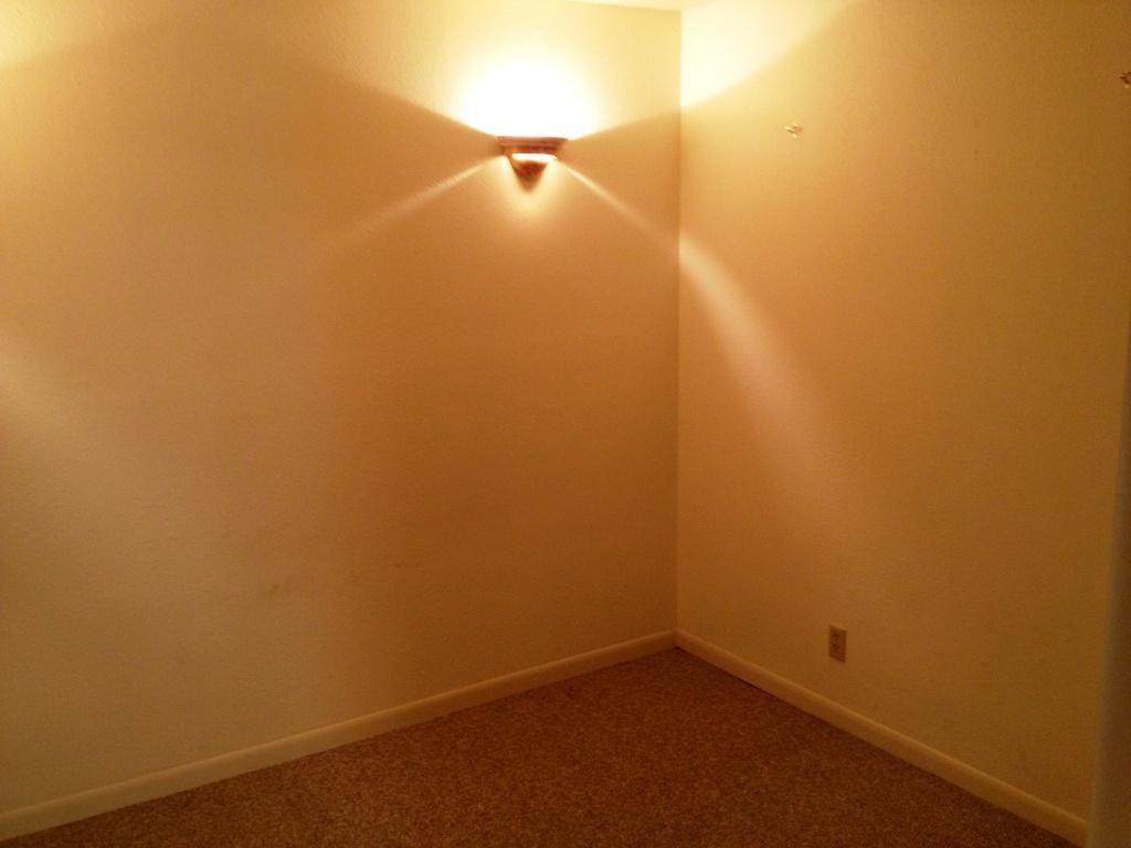 1017 I St #A - Photo 3 of 9