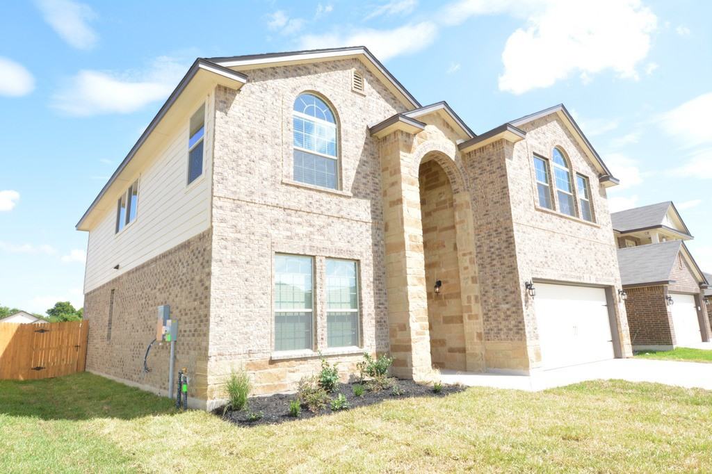 5902 Ambrose Cir - Photo 3 of 33