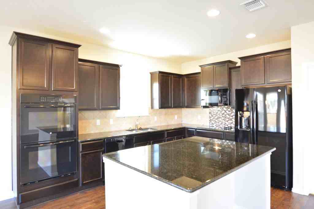 5902 Ambrose Cir - Photo 4 of 33