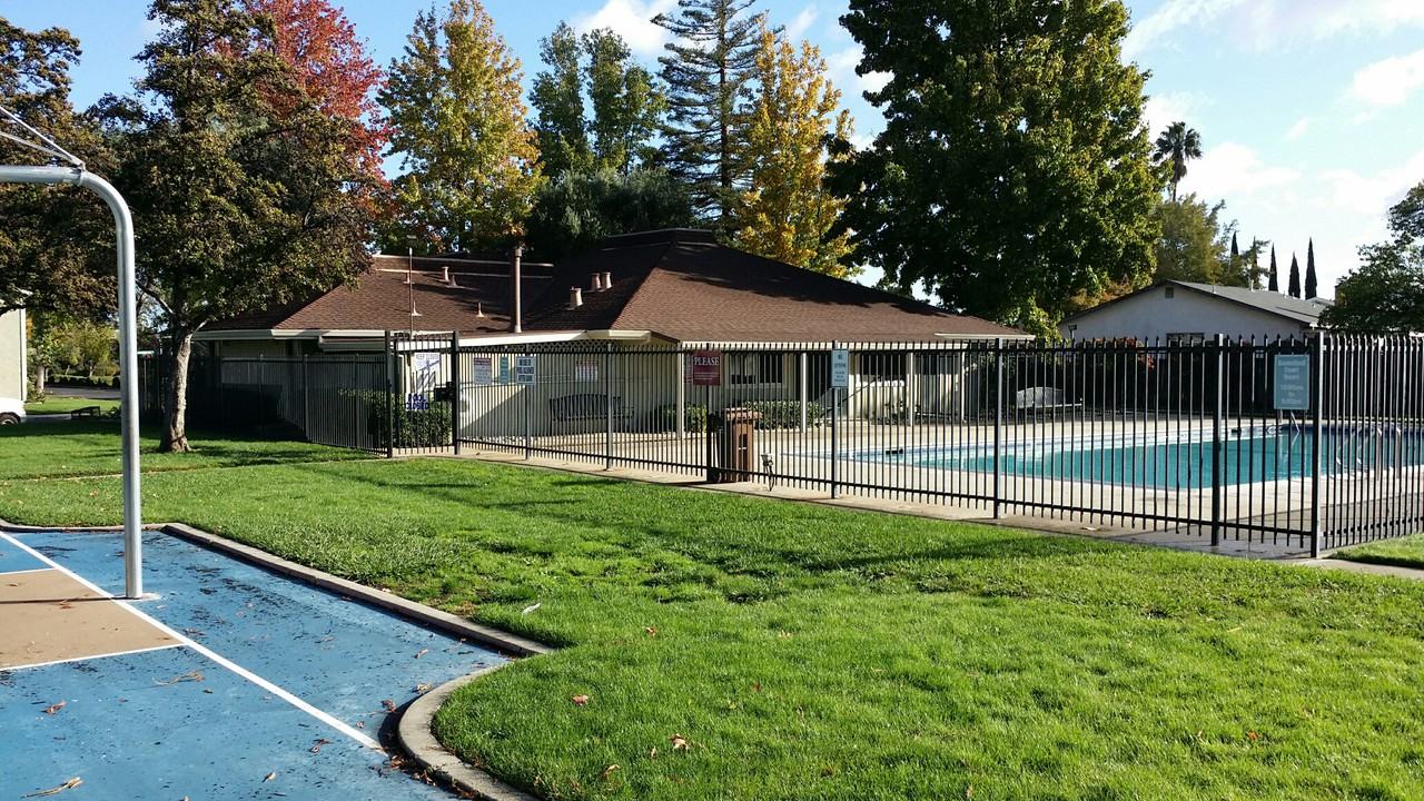 4 Meadowbrook Ave - Photo 2 of 18