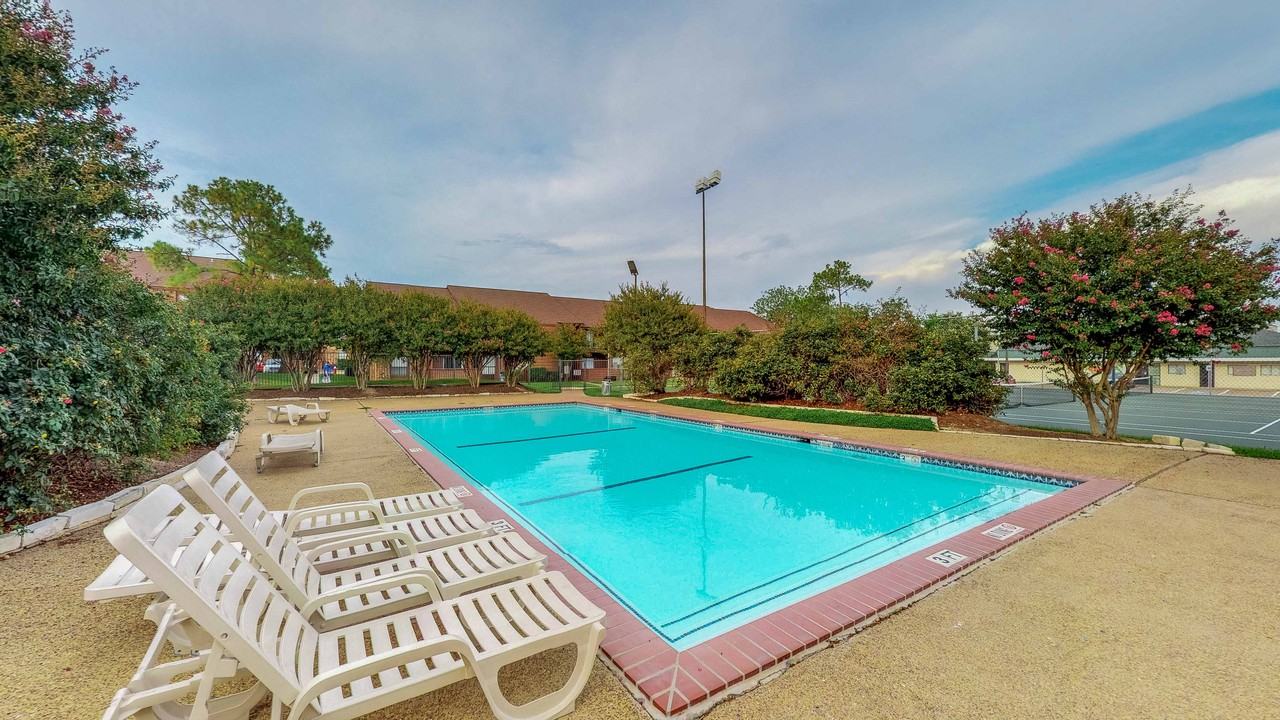 904 University Oaks Boulevard #124