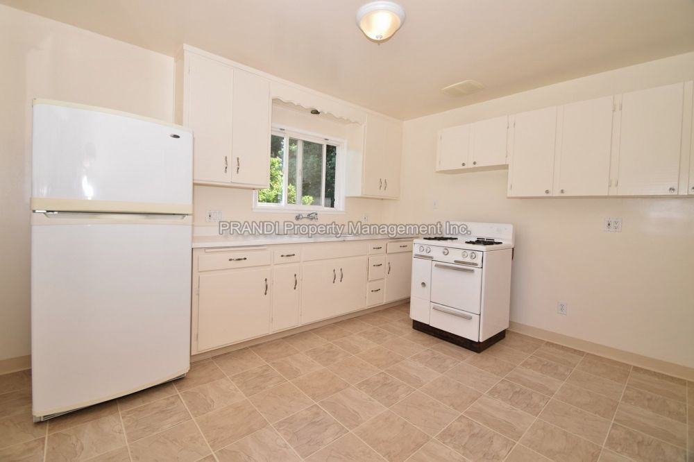 108 Picnic Ave - Photo 3 of 9