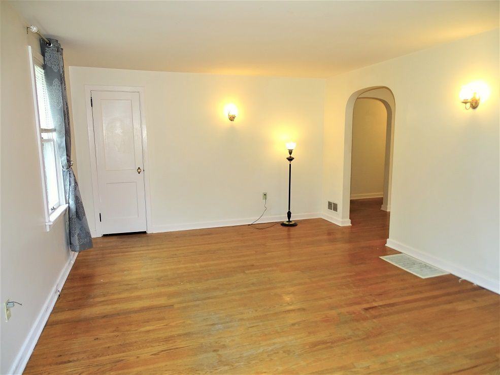 212 N Pitt St - Photo 3 of 18