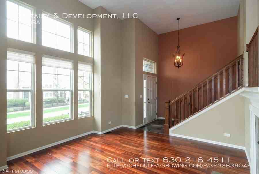 498 Grosvenor Ln - Photo 2 of 18